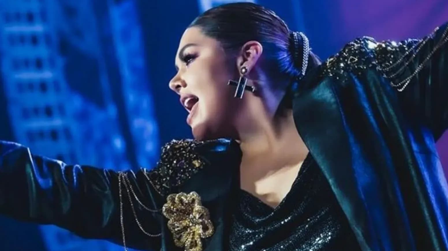 YURIDIA DEFIENDE A KAROL G